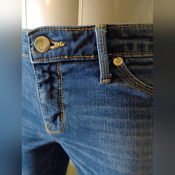 A Mossimo Mid Rise Jegging Jeans - Picture 4 of 9